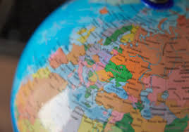 Τραμπ και Πούτιν στην Αλάσκα: Πριμοδότηση Αναθεωρητισμού στο Παγκόσμιο Γεωπολιτικό Σκηνικό