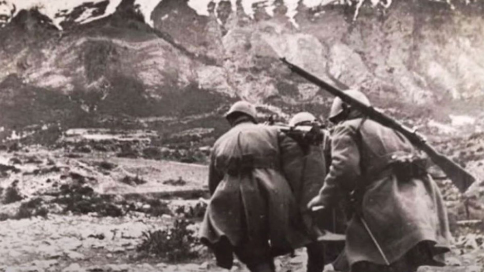 Πώς η Εκπαίδευση Μεταδίδει τη Μνήμη του 1940 στις Νέες Γενιές