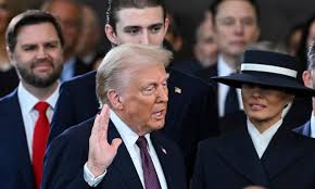 Η πολιτική της συμμόρφωσης: Κράτος, θεσμοί και κοινωνία υπό τον Τραμπ