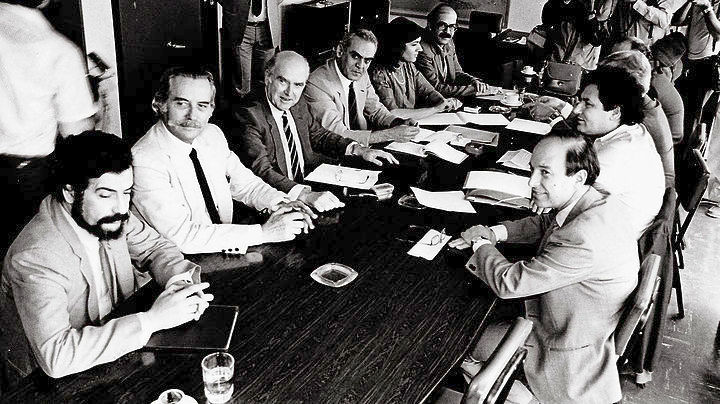 Τα συνέδρια του ΠΑΣΟΚ και οι αλλαγές στην πορεία του κόμματος