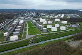 Στενά του Ορμούζ και Διεθνής Ύφεση: Πώς το Ενεργειακό Σοκ Αναδιαμορφώνει την Παγκόσμια Οικονομία