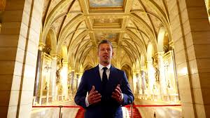 Η πολιτική του χρόνου στην Ουγγαρία μετά τον Όρμπαν: προθεσμίες, καθυστερήσεις και η μάχη της μετάβασης