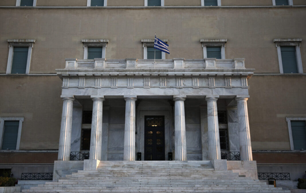 Πώς τα ανώτατα δικαστήρια διαμορφώνουν το ουσιαστικό Σύνταγμα