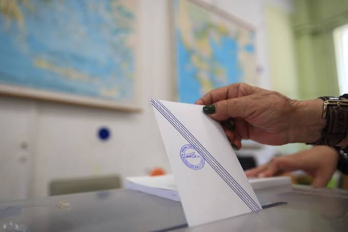 Αποχή και Δημοκρατία: Πόσο αντιπροσωπευτικό το πολιτικό σύστημα όταν ψηφίζουν όλο και λιγότεροι;
