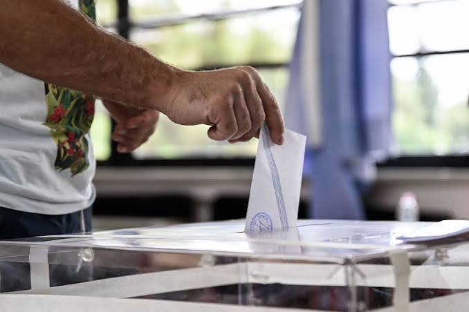 Δημόσια πολιτική υπό τη σκιά των εκλογών