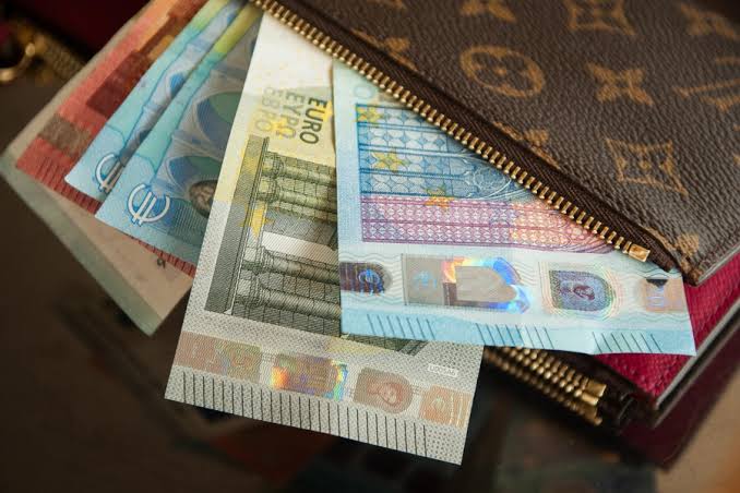 Από την προκαταβολή φόρου στην φορολόγηση των πραγματικών κερδών
